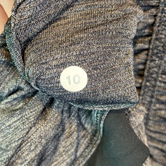 Lululemon Active Grey Short Sleeve Top - Picture 3 of 4